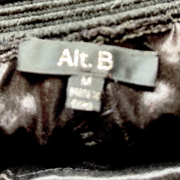 Alt. B Ladies layered crochet black shorts! 🤩 - Picture 4 of 8